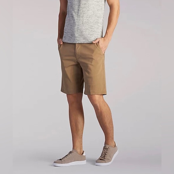 NWT Lee Extreme Comfort Performance Stretch Mens Khaki Short